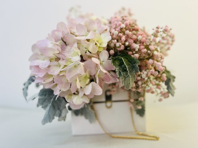 #pinkflowers #perfectgiftforher #montkiara #bangsar #bukitdamansara #anniversarygift